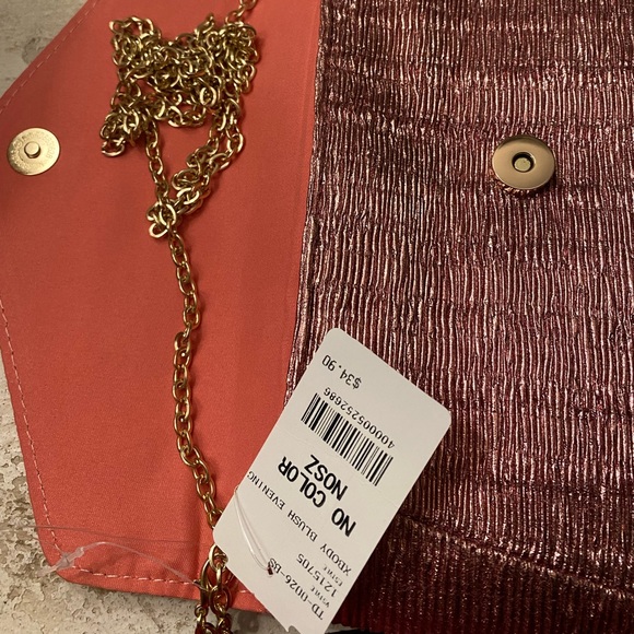 Purse - New wTag attached. Envelope style with snap closure; optional gold chain - Picture 3 of 7